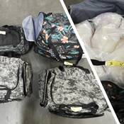 Sachets de méthamphétamine trouvés dans des sacs de voyage en toile
